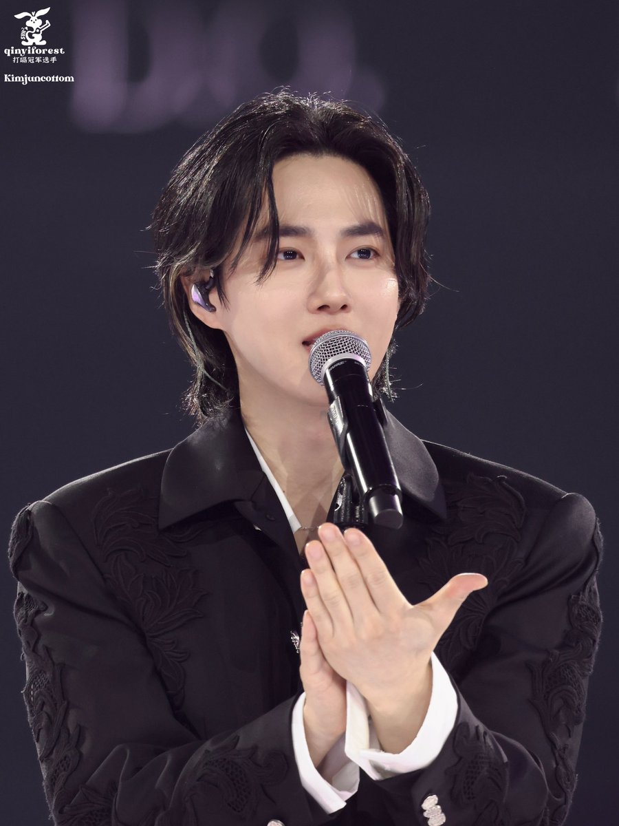 qinyiforest's tweet photo. 🐰Happy SUHO’s Day 🐰💗🪐
“Flowers will bloom along the way,
And so will our future ✨”
#SUHO #수호 #준면 #김준면 #金俊勉 #スホ #EXO  @weareoneEXO https://t.co/t6nJlC3rWu