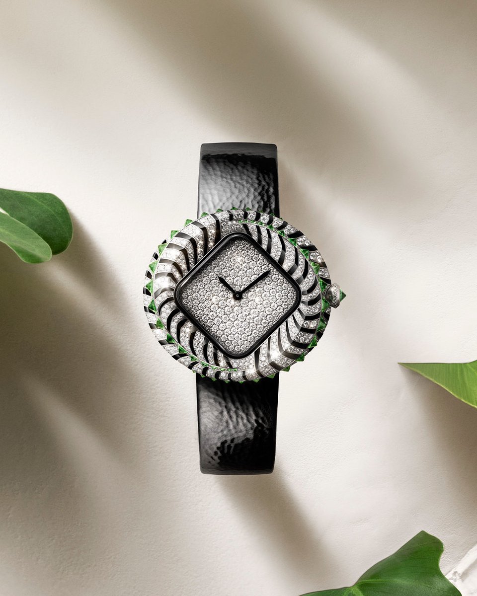 A signature source of inspiration for the Maison, this @Cartier watch blends zebra and crocodile in a lozenge-shaped case. #TourneauBucherer #Cartier #CartierWatchmaking