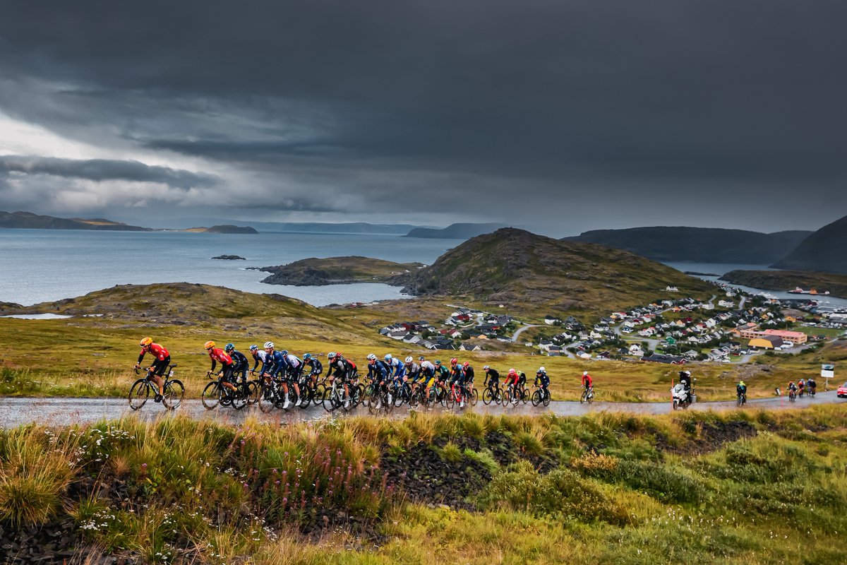😍 Such special landscapes Do you recognise this climb? 💬 #ArcticRace