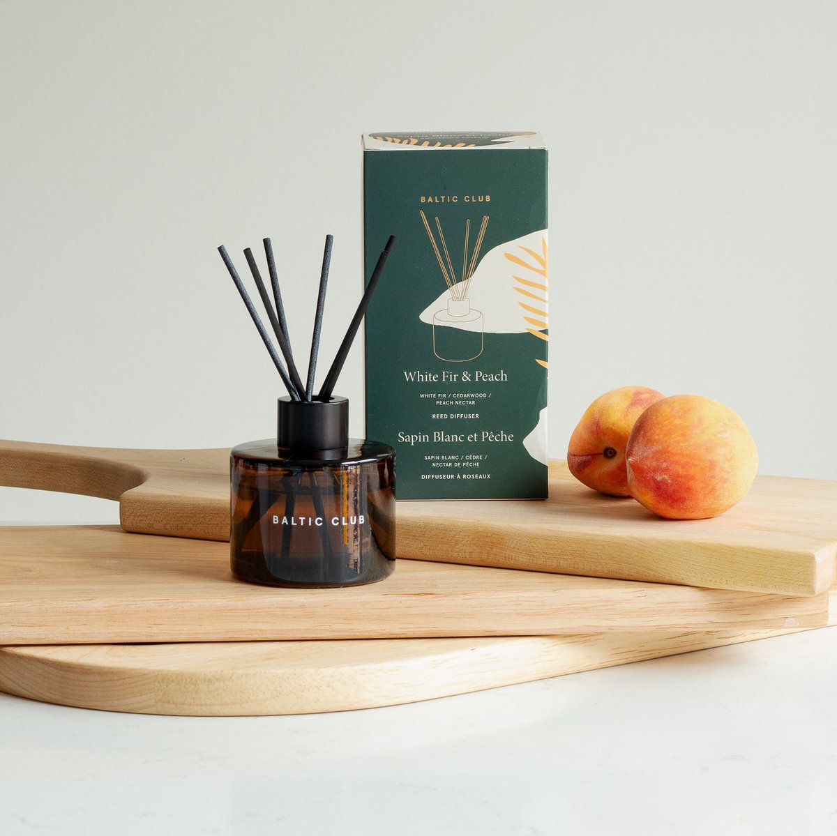BalticClub's tweet photo. 🌲✨ Découvrez notre fragrance Sapin Blanc &amp; Pêche de la collection 2024 – un mélange envoûtant de forêt de sapin et de douceur fruitée, idéal pour l'été! 🍑Produits sans phtalate/paraben, cire de soya 100% naturelle, créés à Montréal avec amour. #BalticClub #Rivae2024 https://t.co/GbXZ3oOZoa