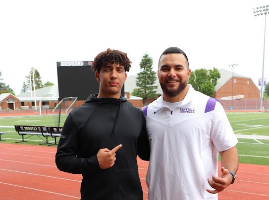 Jaylen Jones 6’1 200 LB/DE/ATH 2025 (@_jaylen_jones_) on Twitter photo Thanks <a href="/CoachSmithCats/">Coach Joseph Smith</a> and <a href="/CoachKern_/">Nicholas Kernaghan</a> for the amazing trip to Linfield University!
<a href="/GametimeRC/">Gametime Recruiting & Consulting</a> <a href="/SOAZFootball/">Southern Arizona Football</a> Thanks <a href="/CoachSmithCats/">Coach Joseph Smith</a> and <a href="/CoachKern_/">Nicholas Kernaghan</a> for the amazing trip to Linfield University!
<a href="/GametimeRC/">Gametime Recruiting & Consulting</a> <a href="/SOAZFootball/">Southern Arizona Football</a>