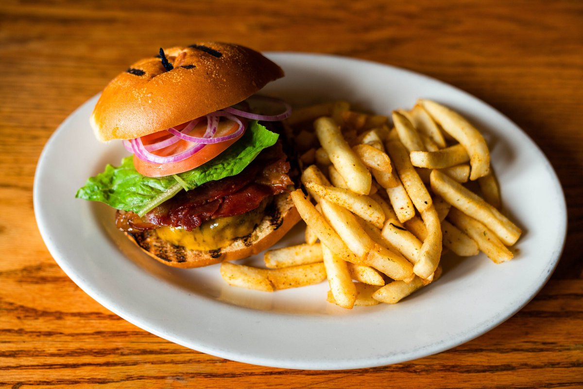 SaluggisPizza's tweet photo. 🍔🔥 Saluggi's East is serving up the ultimate indulgence! Try our Grand Pub Cheeseburger. 1/2 pound of juicy, grass-fed beef, topped with sharp cheddar and your choice of fries or salad.  #SaluggisEast #BestBurgerInTown #NYCFoodies #OrderOnline @saluggis https://t.co/0BlUUGxOvJ