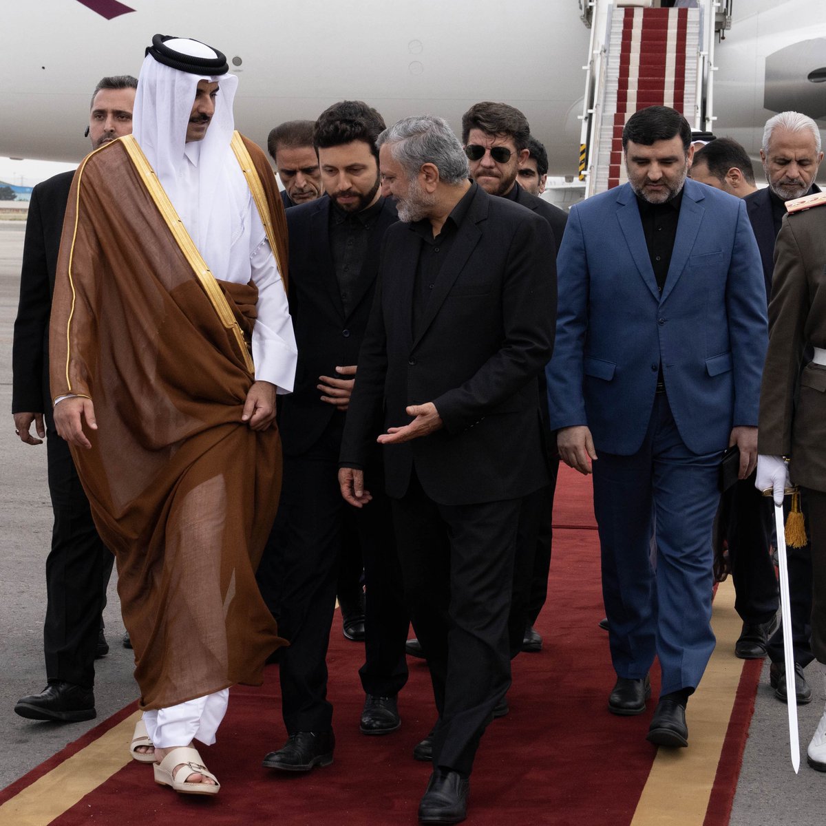AmiriDiwan's tweet photo. سمو الأمير المفدى يصل إلى الجمهورية الإسلامية الإيرانية. https://t.co/3cYfvLxc1x https://t.co/nkPOPUcfxA