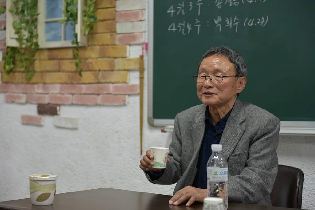 prof0309's tweet image. 2016년 용인문학회 시창작반 특강 때 뵈었던 신경림 선생님,
영원한 안식을 빕니다.