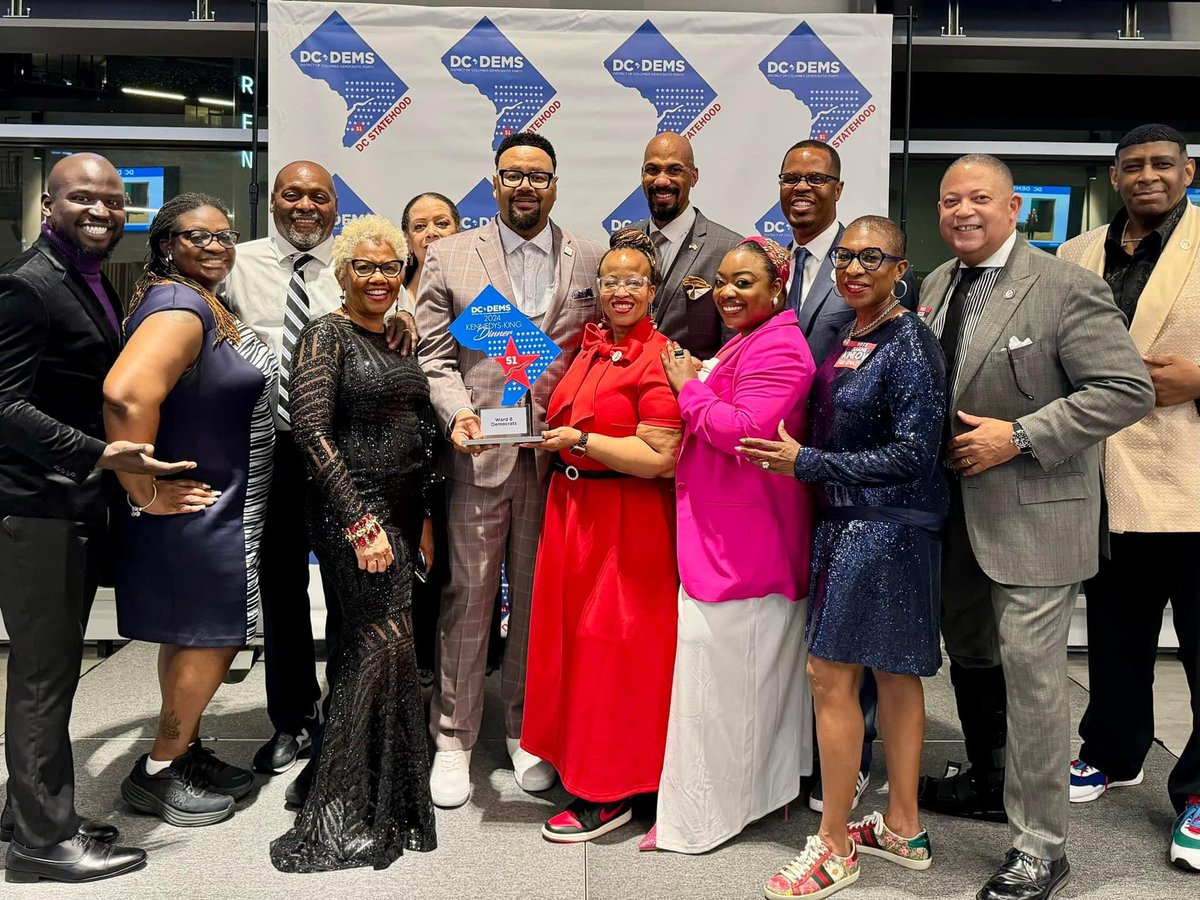 Yaaaas Kennedy Kings Dinner! Thank u @DCDemocrats for a beautiful Friday evening filled with community, love and laughter! This was such a cool event. I even got to meet the AMAZING Honorable Rep @JasmineForUS @RepJasmine ! She’s even more beautiful in person &love my @Ward8Dems