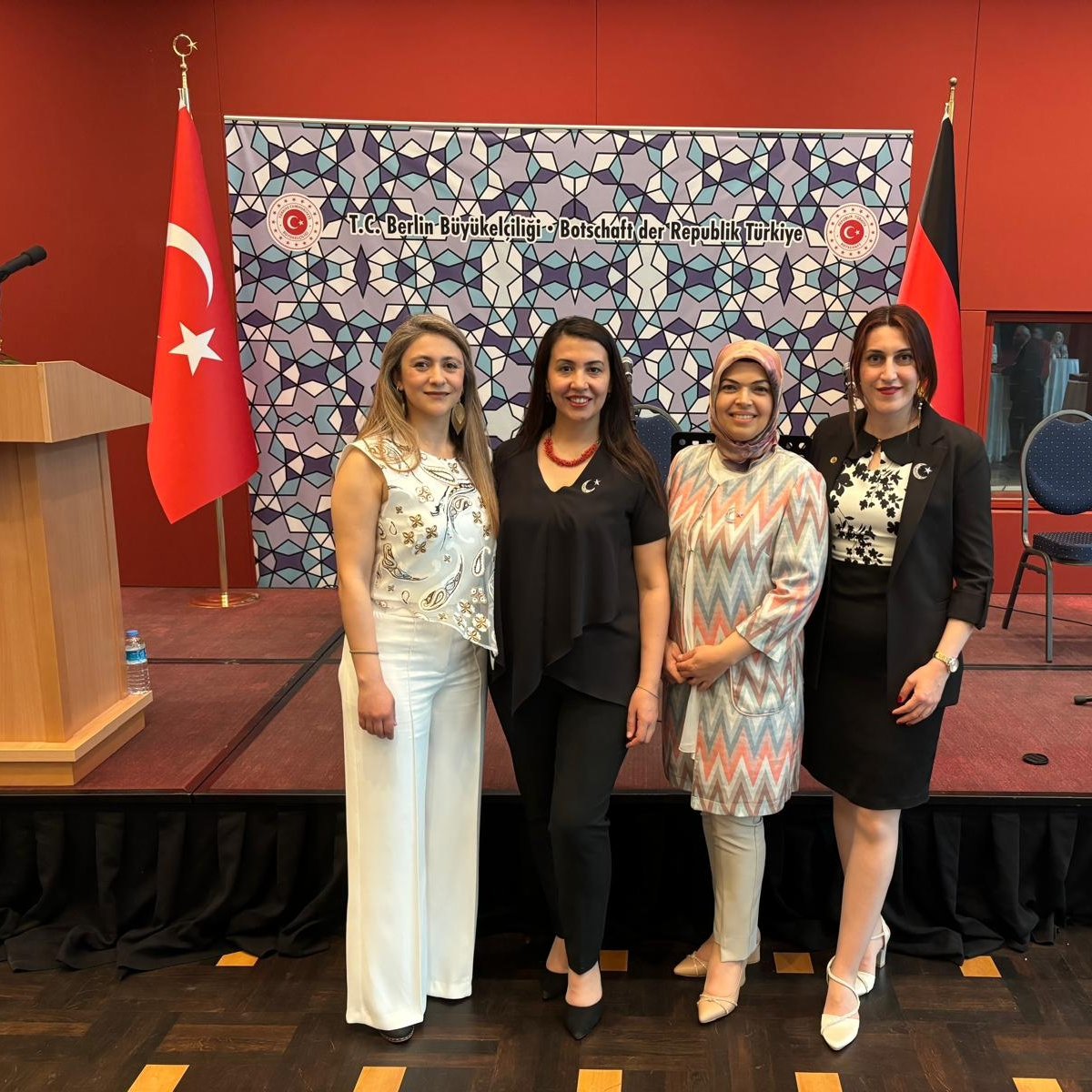 Erasmus+ Programı kapsamında Aksaray Bilim ve Sanat Merkezi tarafından hazırlanan ve Avrupa Birliği Eğitim ve Gençlik Programları Başkanlığı Türkiye Ulusal Ajansı tarafından hibelendirilen projemizin İşbaşı İzleme Etkinliği için öğretmenlerimiz Almanya'nın Berlin şehrindeler.