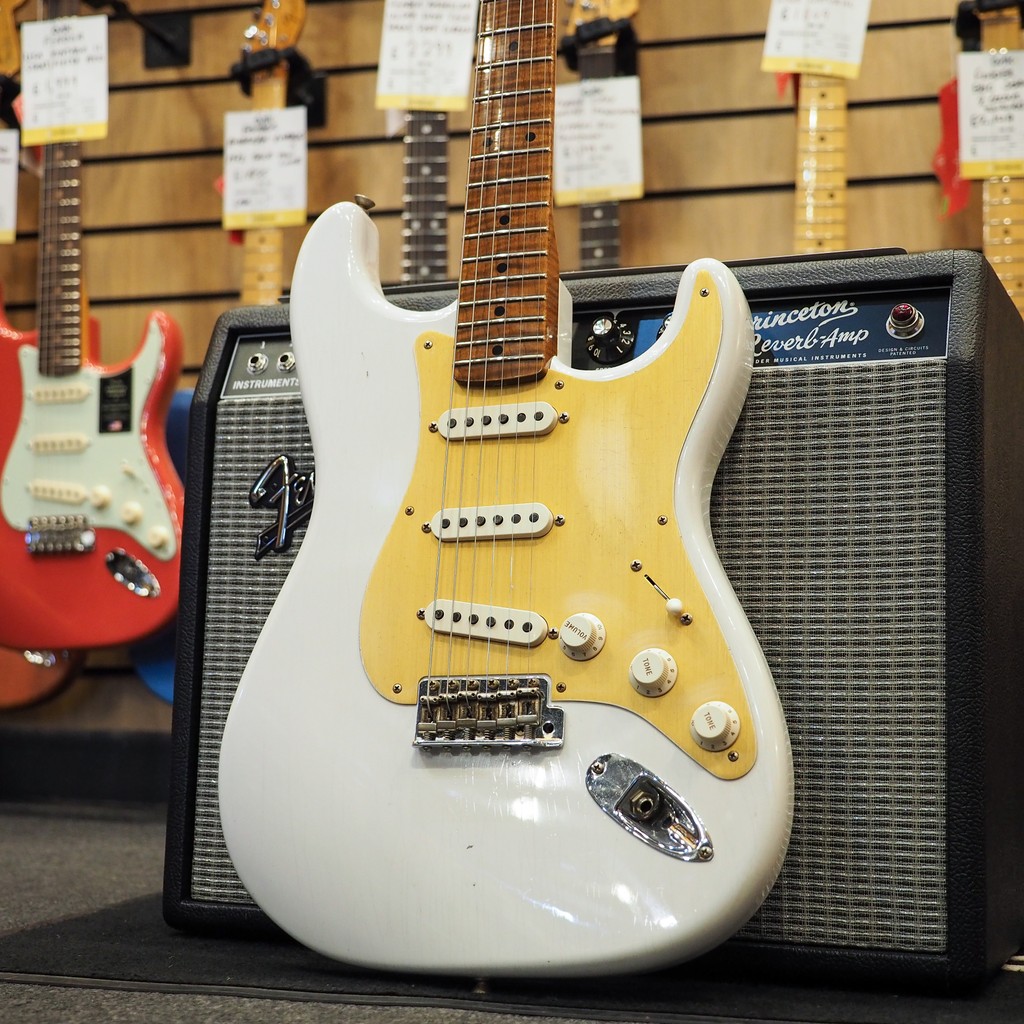 '50s elegance with a modern twist... Here we've got a stunning Fender Custom Shop 1956 Stratocaster Relic with a Roasted 3A Flame Maple Neck 😍

With versatile, vintage-inspired tone and timeless aesthetics 🤩

Shop it here: bit.ly/4abSxFg