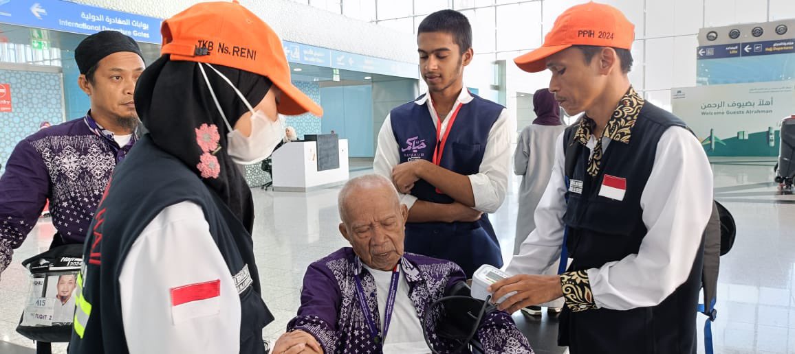 #RilisSehat Tim Kesehatan Bandara Edukasi Jemaah Haji @KemenkesRI kemkes.go.id/id/rilis-keseh…