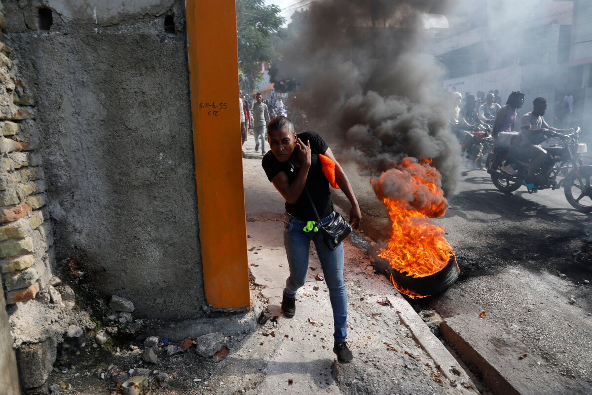Will Kenyan police be able to stabilize #Haiti ? Are the #Americas in such bad shape that they must outsource peacekeeping to #Africa ? Does the much-vaunted 'community of the Americas' still exist? My column in the @ConversationUS . @BUPardeeSchool tinyurl.com/5xan6ykc