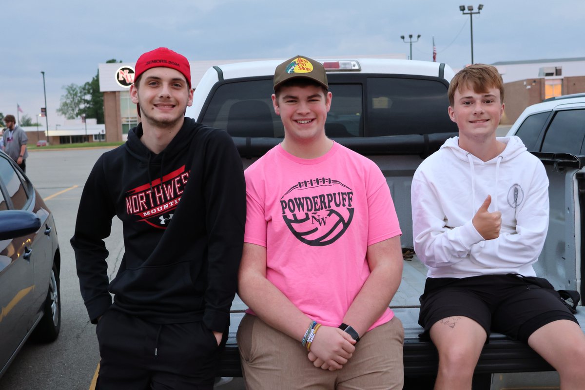 nwschools's tweet photo. 😎Seniors gathered for the Senior Sunrise in the early hours this morning at Northwest High School. ☀ Only a few events left for the Class of 2024! ✨

👉Keep an eye out on our page for the livestream links for the upcoming Honors Convocation and Commencement Ceremonies! https://t.co/HcCe5NygLn
