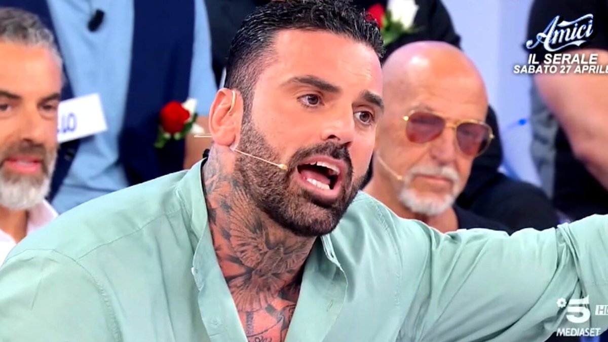 zazoomblog's tweet image. Uomini e Donne spunta una segnalazione su Mario Cusitore e una dama del parterre: ecco cosa è successo! - #Uomini #Donne #spunta #segnalazione zazoom.it/2024-05-22/uom…
