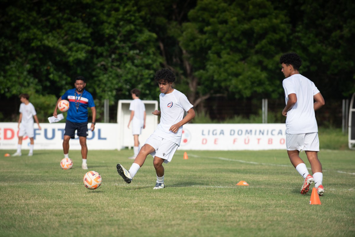 sedofutbol's tweet photo. Así continúa el tercer día de entrenamientos de nuestra Sedofútbol Sub-17 Masculina.

#Sedofutbol #sub17 https://t.co/bmNMarNShv
