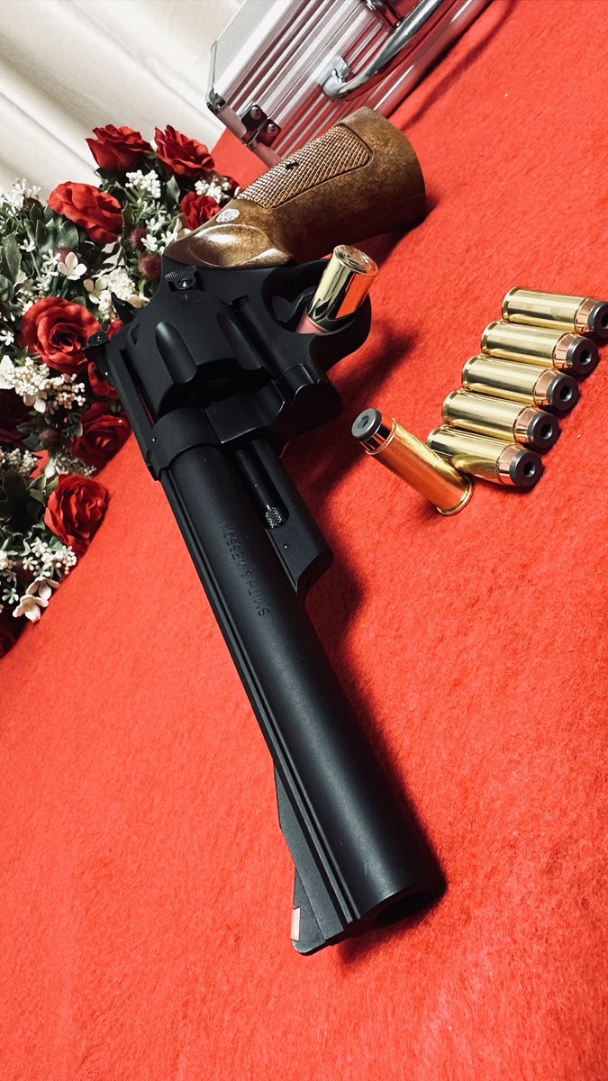 🎞️ Harry's .44 Magnum🎞️ But being this is a 44 magnum, the most poweful handgun in the world, and would blow your head clean off... you've got to ask one question。 do I feel lucky …❓ Well, do ya, punk ⁉️ #DirtyHarry #M29 #Revolver