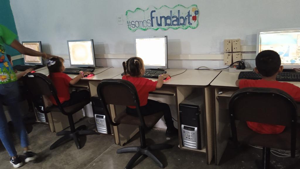 CbitLlaneritos's tweet photo. #hoy miércoles 22 mayo en el Cbit Barbarita de la Torre (Llaneritos )bajo la herramienta ofimática libre Office writter y sistema operativo caciquitxs niños y niñas en sus actividades tecnologicas y pedagógicas @MPPEDUCACION @fundabitguaric2 https://t.co/hOLJbPqWyu