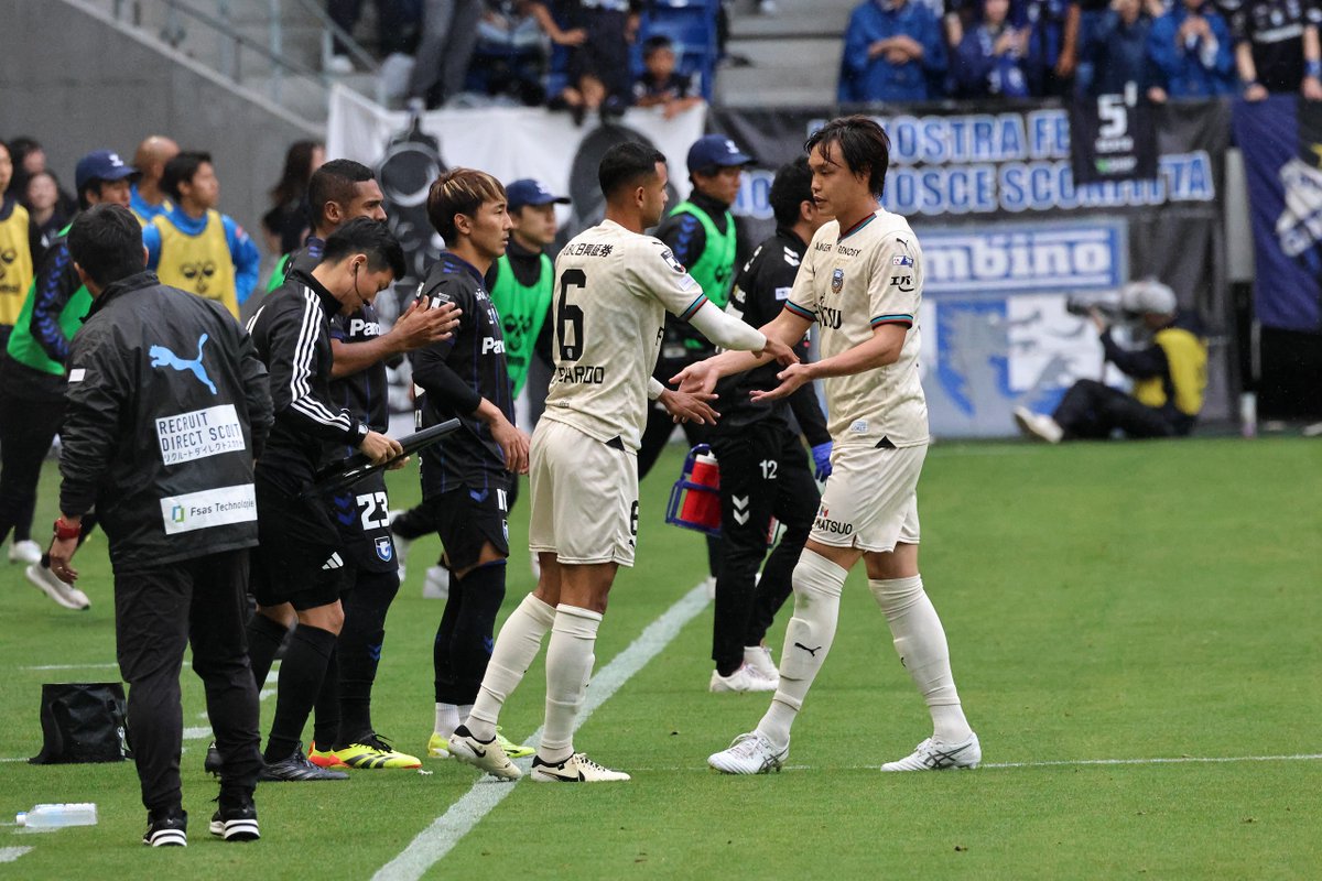 2024.05.19 2024 J1 第15節 ガンバ大阪 vs 川崎フロンターレ パナソニックスタジアム吹田 写真113
77分に川崎フロンターレはジェジエウ選手と大南選手を下げ、ゼヒカルド選手と高井選手を投入