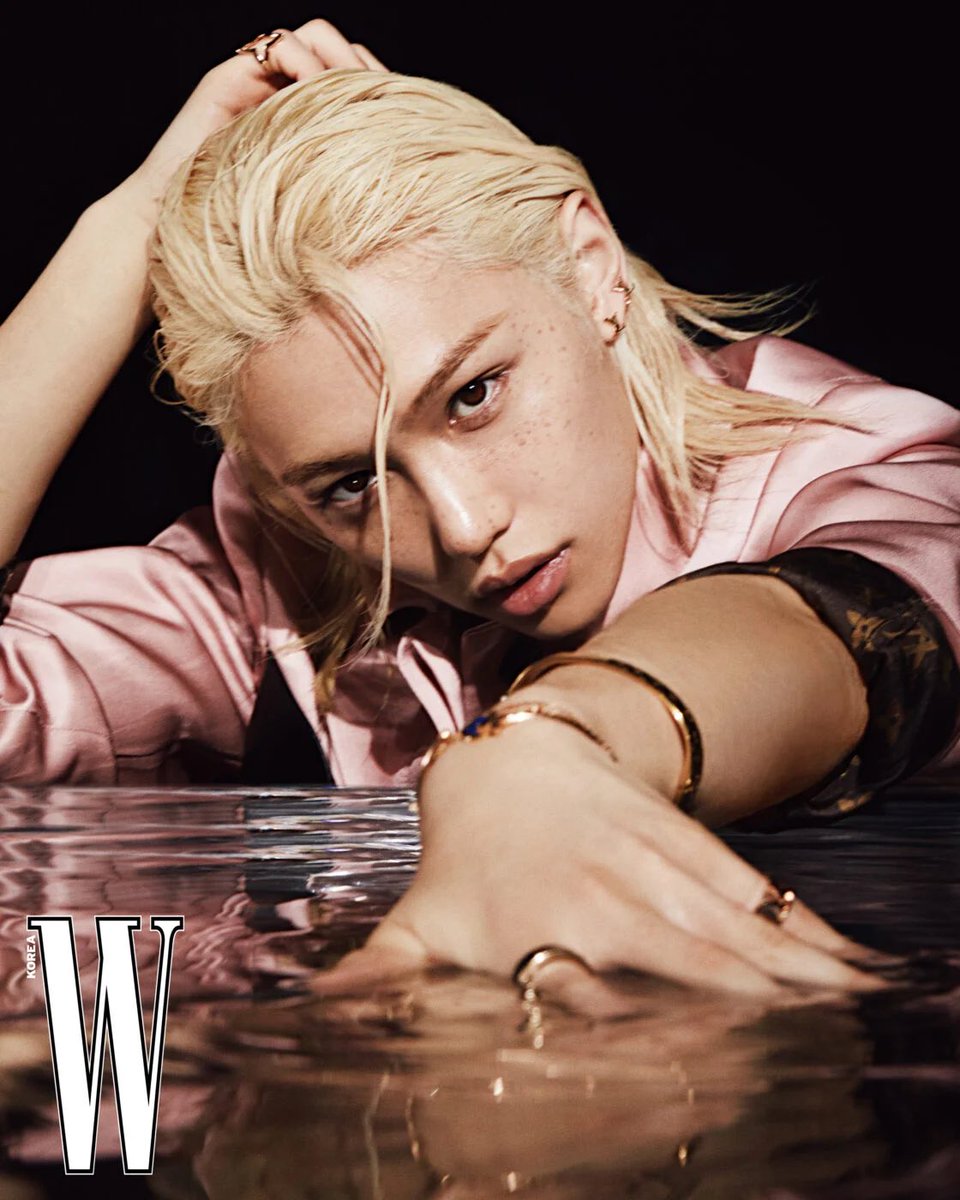 Felix x #LouisVuitton Wkorea📸

-🍡

#StrayKidsOvertakingBrands #FelixxWKOREA  #FELIXxLouisVuitton #felix #StraykidsenHonduras #YouMakeStrayKidsStay #wkorea