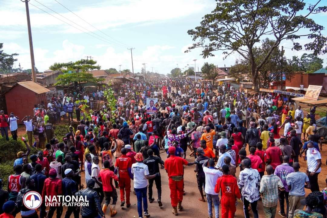 HEBobiwine's tweet photo. Our people have thus far braved incredible intimidation, teargas and the sound of live bullets to receive us warmly in their thousands as we head to Kamuli. We started our journey early morning but they've been waiting for us at every stop. THANK YOU VERY MUCH. THIS IS A REVOLUTION!