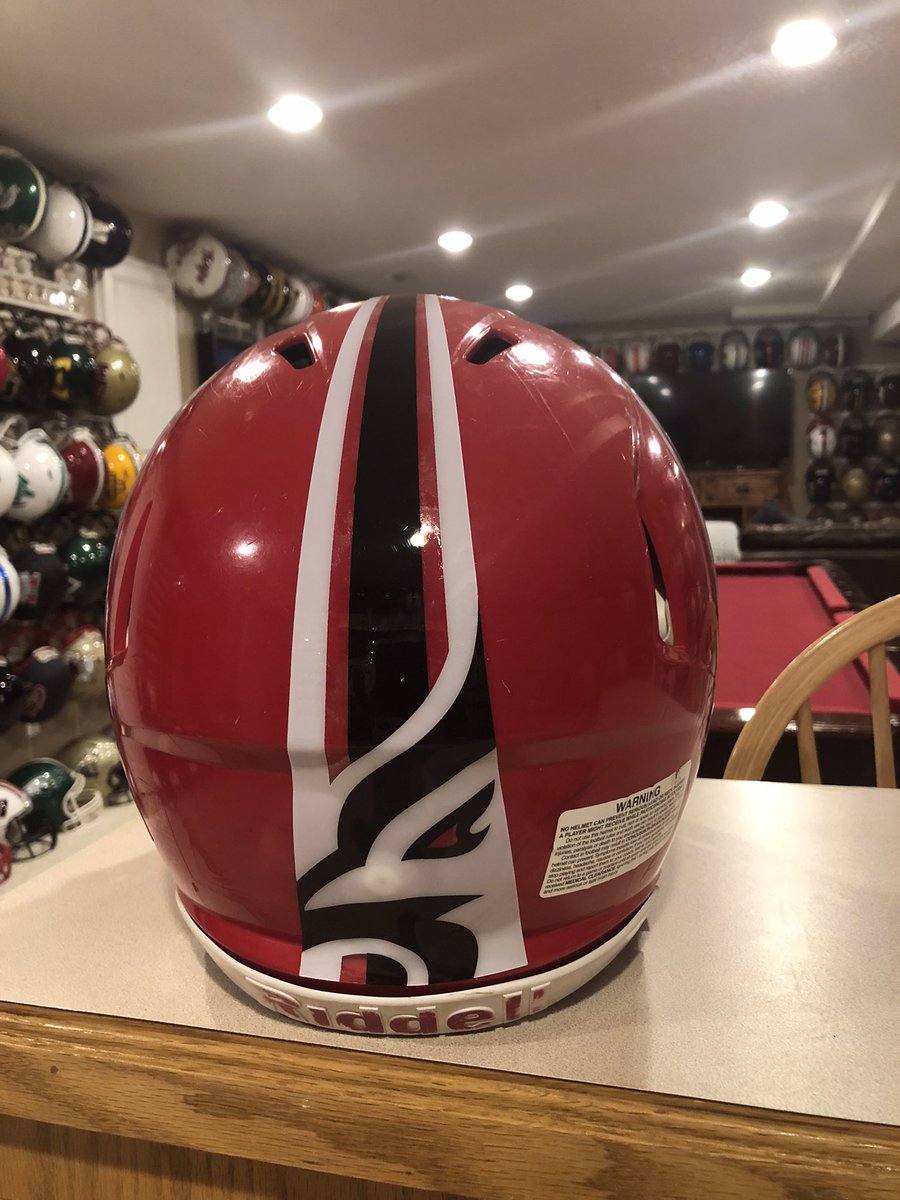 Helmet of the day #129! @d3football Wednesday takes us to Kenosha Wisconsin for the Carthage College Firebirds! @D3FBHuddle out of the @CCIW_Athletics The firebirds are coached by @CoachPopino ! Cool lid with a unique stripe!