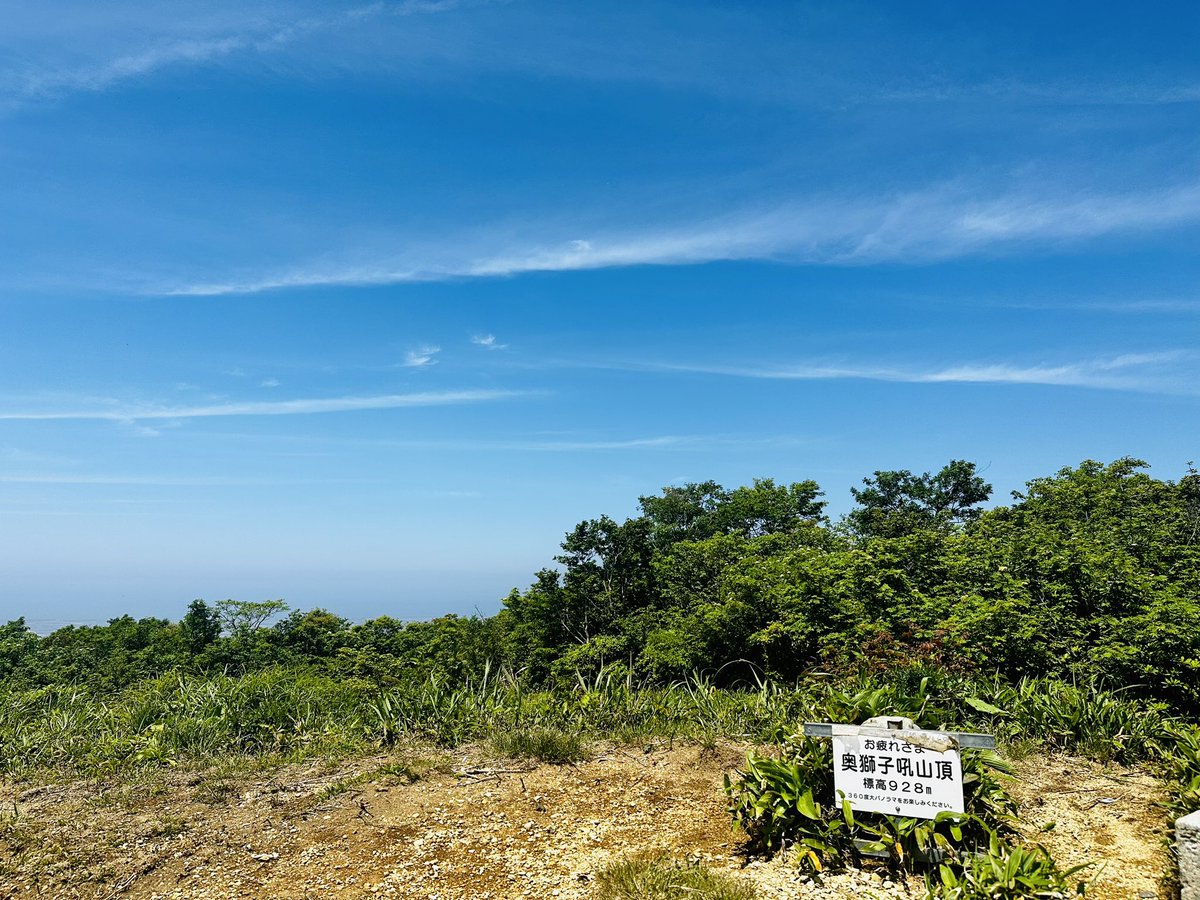 急遽登山デビューしてきました⛰️
マイナーコースの急勾配登って靴擦れで足死んだけど山頂開けてたから風気持ち良かった🤞
次回までにライトとか買わねば…！