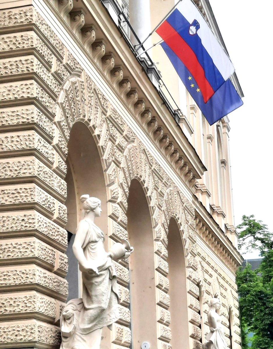 🇸🇮 Félicitations à la Slovénie, en cette date anniversaire de son adhésion à l'🇺🇳

Nous saluons son rôle clé dans les affaires européennes et internationales, ainsi que notre excellente coopération, notamment au #CSNU 👏

<a href="/MZEZ_RS/">MFEA Slovenia</a> <a href="/vladaRS/">Vlada Republike Slovenije</a>