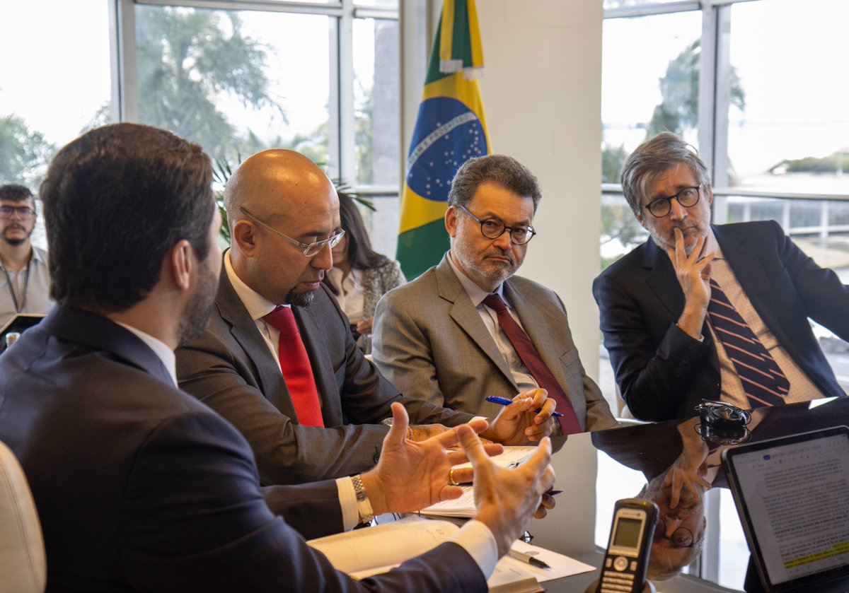 👩🏻‍⚖️👨🏻‍⚖️A Presidenta Nancy Hernández López, o Vice-presidente Rodrigo Mudrovitsch, o Juiz Eduardo Ferrer Mac-Gregor e o Juiz Humberto Antonio Sierra Porto tiveram reunião com Sr. Carlos de Almeida Neto do Ministério da Justiça, para falar de alguns desafios em torno da democracia,