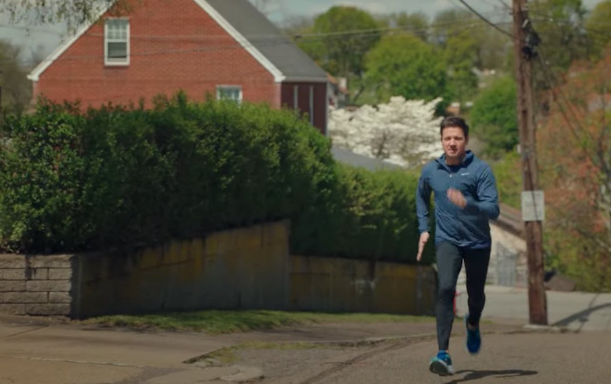 Best Ads of the Week: Jeremy Renner runs again for Brooks & Samsung shades Apple ad dlvr.it/T7F7Bw #Marketing #Advertising