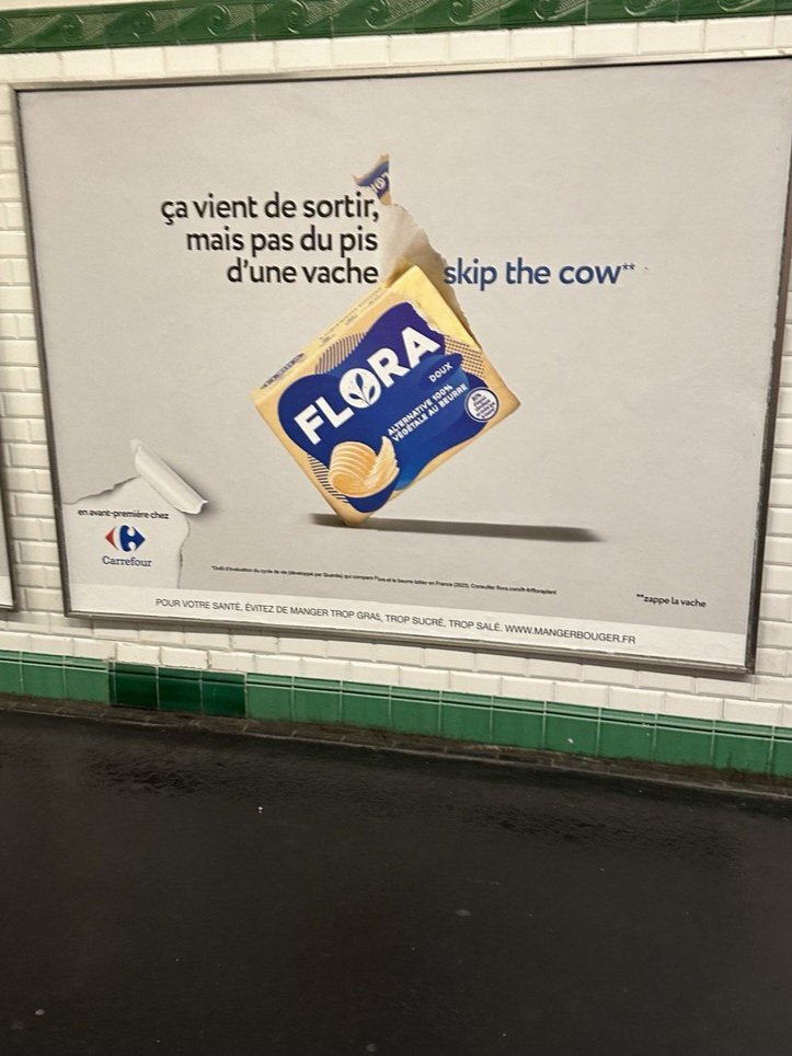 Ça va @CarrefourFrance on ne vous gêne pas trop ? 'Skip the cow' = zappe la vache , agribashing et anti élevage pépère dans les couloirs du métro. Nul doute que les éleveurs se souviendront de votre volonté de zapper l'élevage français. @Interbev_fr @cniel @EleveursBovins