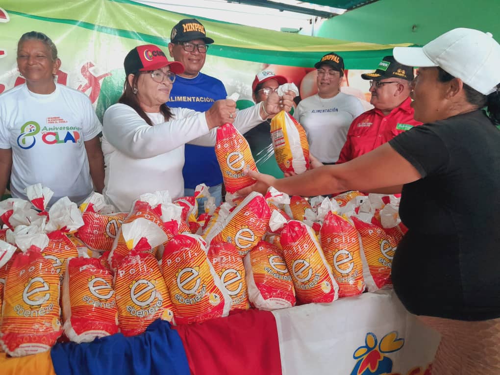 MercalOficial's tweet photo. #Minppal ||
#Falcón || Feria del Campo Soberano distribuyó proteína animal a familias del sector 28 de Julio
#PuebloMaduroPaLasQueSea ||@MercalOficial
Leer más: https://t.co/HHaxJF0SLB https://t.co/xydTmunMiv