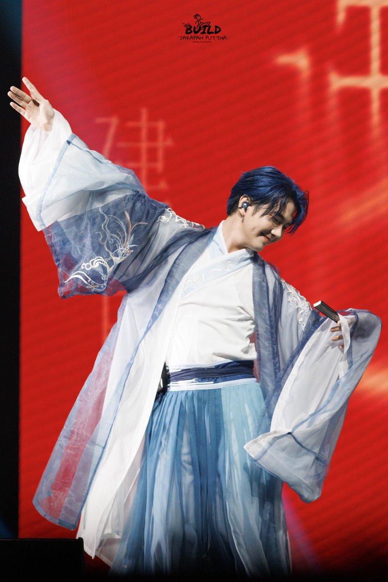 elinayourluve's tweet image. Traditional outfits on Biu:

Biu appreciates every culture and the outfits look great on him too!

Which one is your favorite??

Biu in hanfu or Biu in hanbok??

RT, QT AND REPLY WITH THE TAG!

BUILD FASHION KING
#IconicStyleByBiu
@JakeB4rever #BuildJakapan