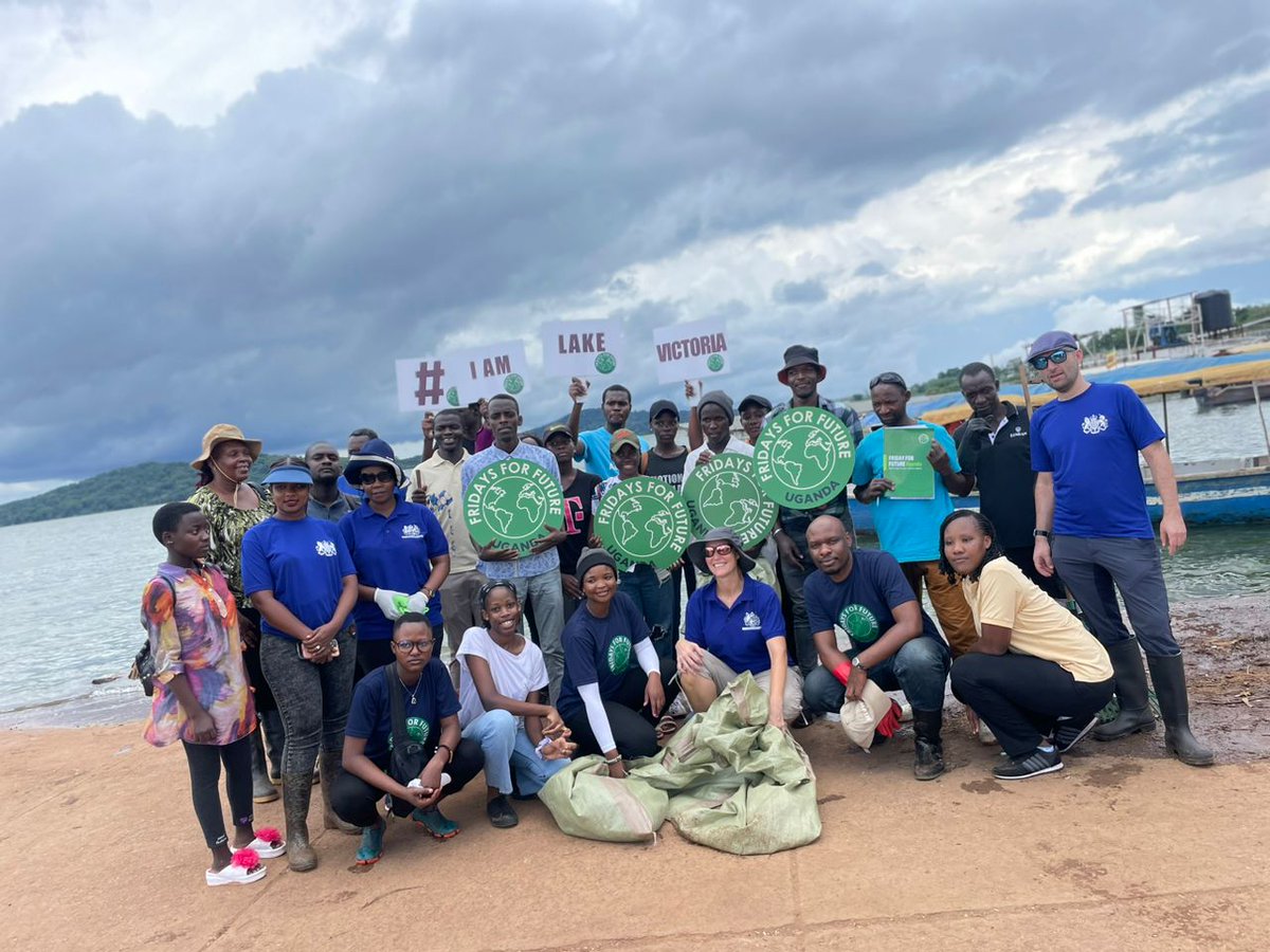 Fridays4FutureU's tweet photo. Let's keep pushing for a waste-free lake.
Together, we can make a difference.
Thanks to @UKinUganda for the big help out.
Wanna join or support us? Message us here.
#IamLakeVictoria https://t.co/7nPUNpihPp