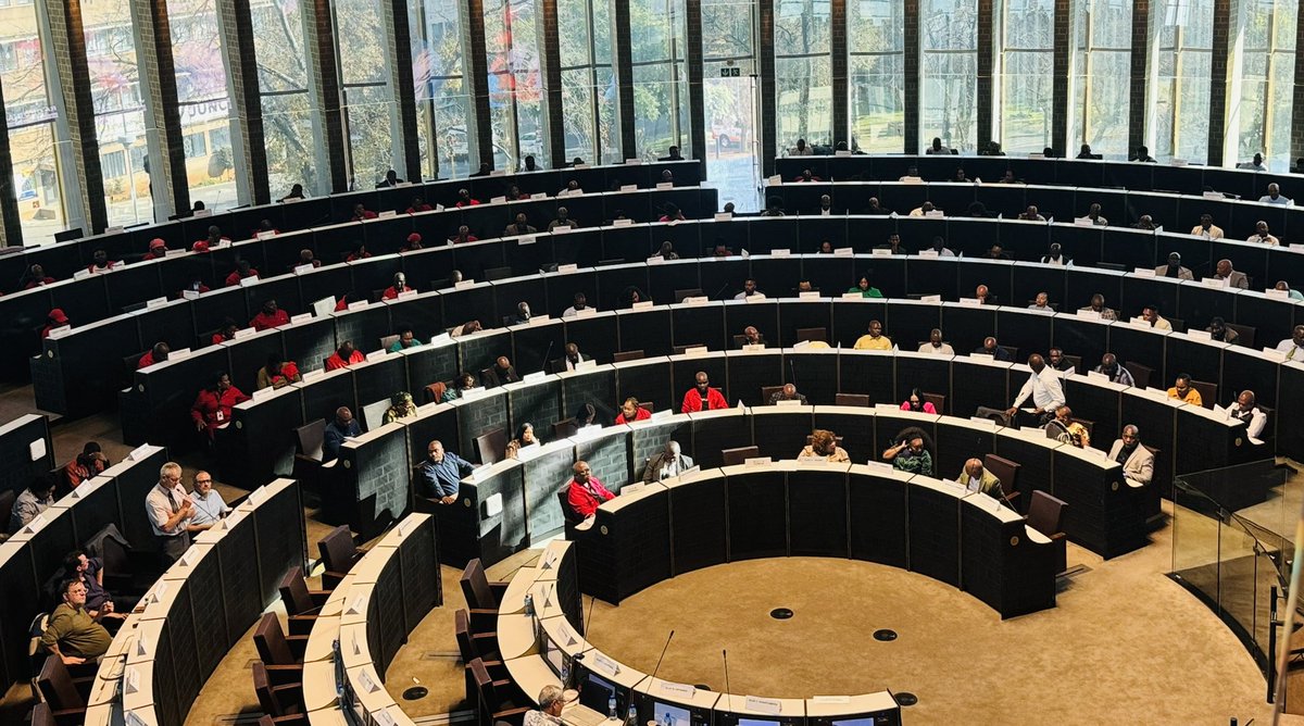 JoburgChiefWhip's tweet photo. Sanibonani, bahlali. 

We are at the Constance Conny Bapela Council Chamber today for the 26th Extraordinary Council Meeting. 

#WeServeJoburg #JoburgCouncil https://t.co/I0U2flJZir
