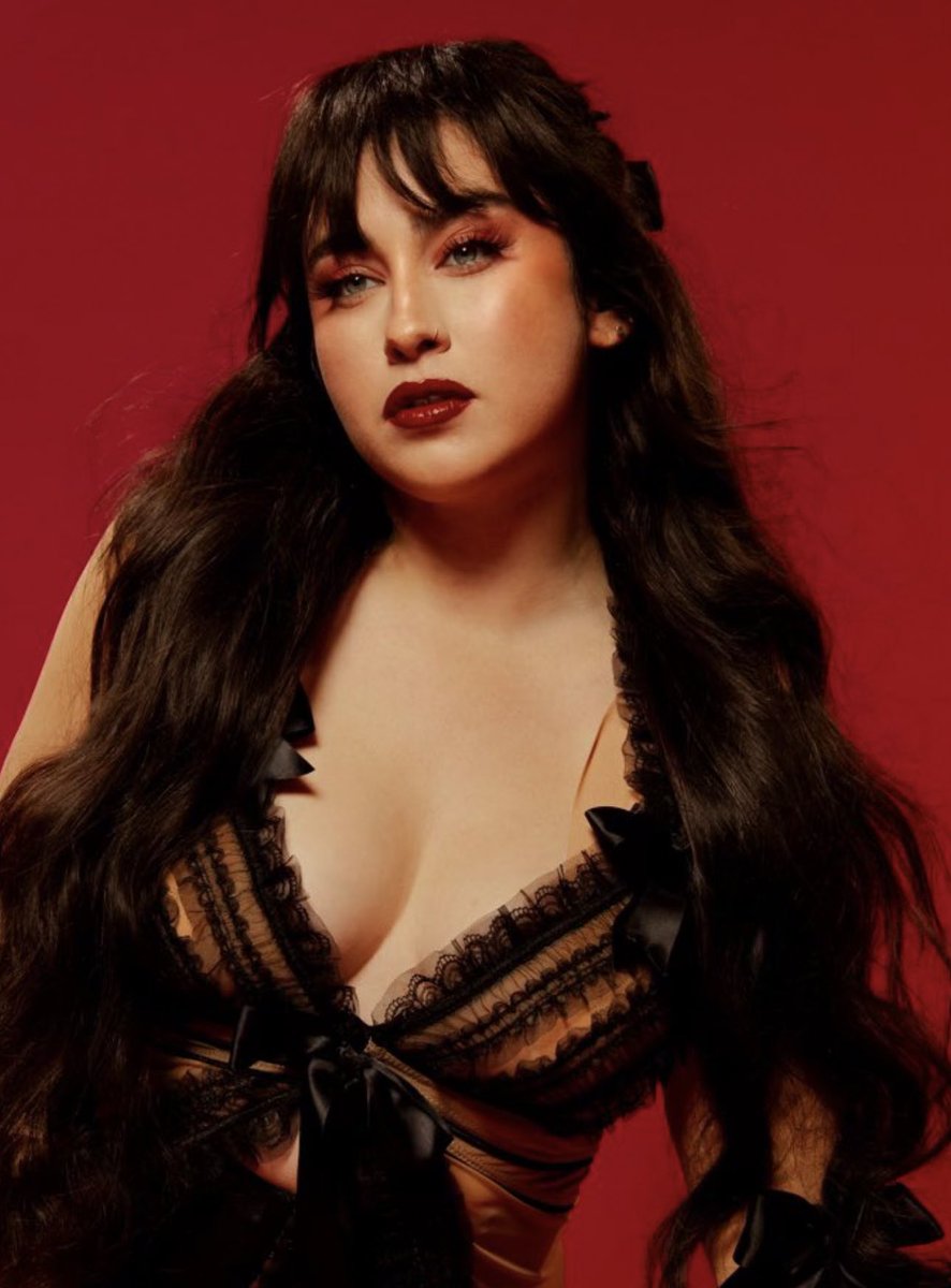 laurenjagui's tweet photo. de mi no te enamores, porque yo rompo corazones. 

#NoTeEnamores by @LaurenJauregui on ‘@even_biz’ Tonight! https://t.co/4Jc6pudrz5