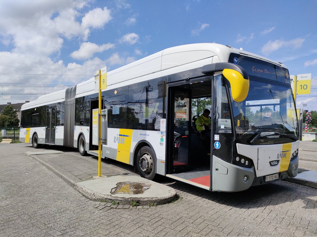 Fijne namiddag 💛🚍

#busdriver #publictransport #openbaarvervoer #busdriverlife #happybusdriver #lovemyjob #delijn #hoppin #MijnLijnAltijdInBeweging #beweegmeenaarminderco2 #vdlbusandcoach #vdlbus #geledebus