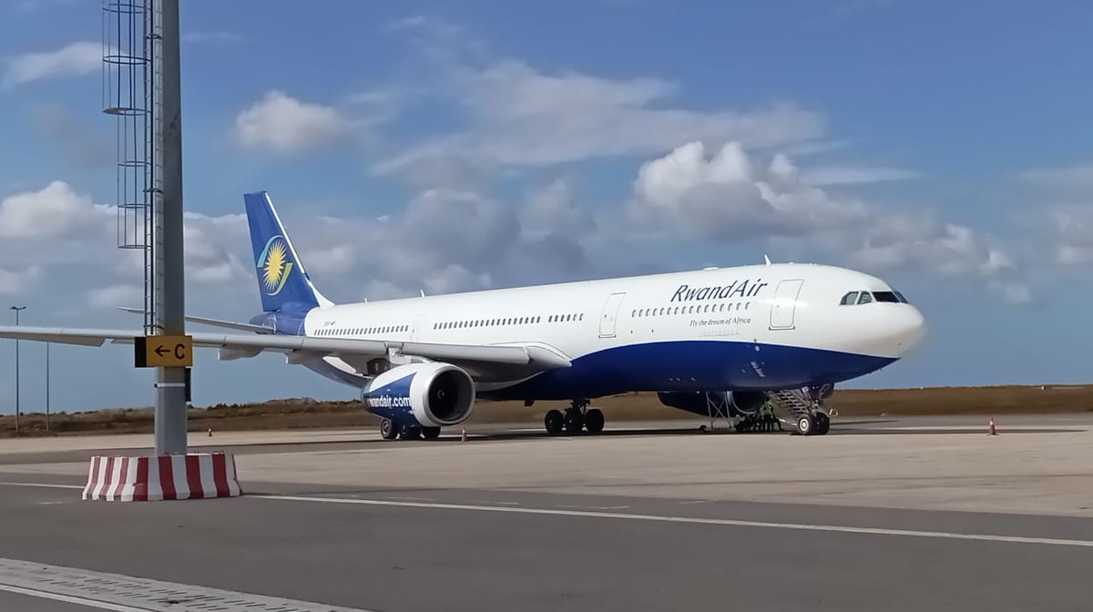 Foto tirada hoje, 22, do avião da #RwandAir AirBus A330-300 no Aeroporto Internacional de #Nacala na Província de #Nampula #Moçambique