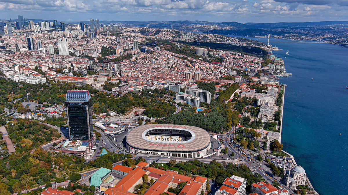 2026 UEFA Avrupa Ligi Finali Tüpraş Stadyumu’nda, 2027 UEFA Avrupa Konferans Ligi Finalinin de aynı şekilde ülkemizde oynanacağı kesinleşti.🏆 🇹🇷Türkiye Yüzyılı’nı sporun da yüzyılı yapmak için var gücümüzle çalışmaya devam edeceğiz. #UELfinal #UECLfinal