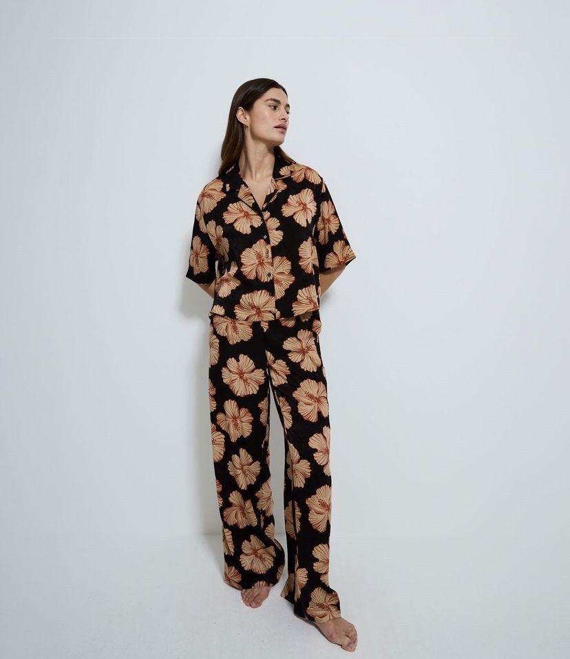 WythenshaweTC's tweet image. Wrap yourself in elegance and comfort with ASDA's Studio Edit black floral print. Perfect for those cosy nights in!🖤

Shop Studio Edit in @GeorgeatASDA stores, with prices from £8🤍

#GeorgeatAsda #StudioEdit #floralpyjamas #florallingerie #springlingerie #floralnightwear