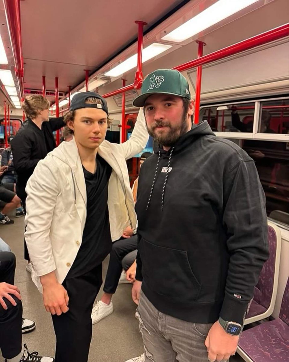 Connor Bedard v pražském metru