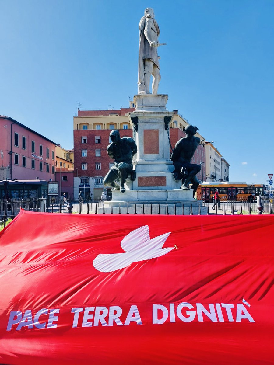 _big_stone's tweet photo. #Pace #Terra #Dignità #Livorno https://t.co/eJJtMMfqnq