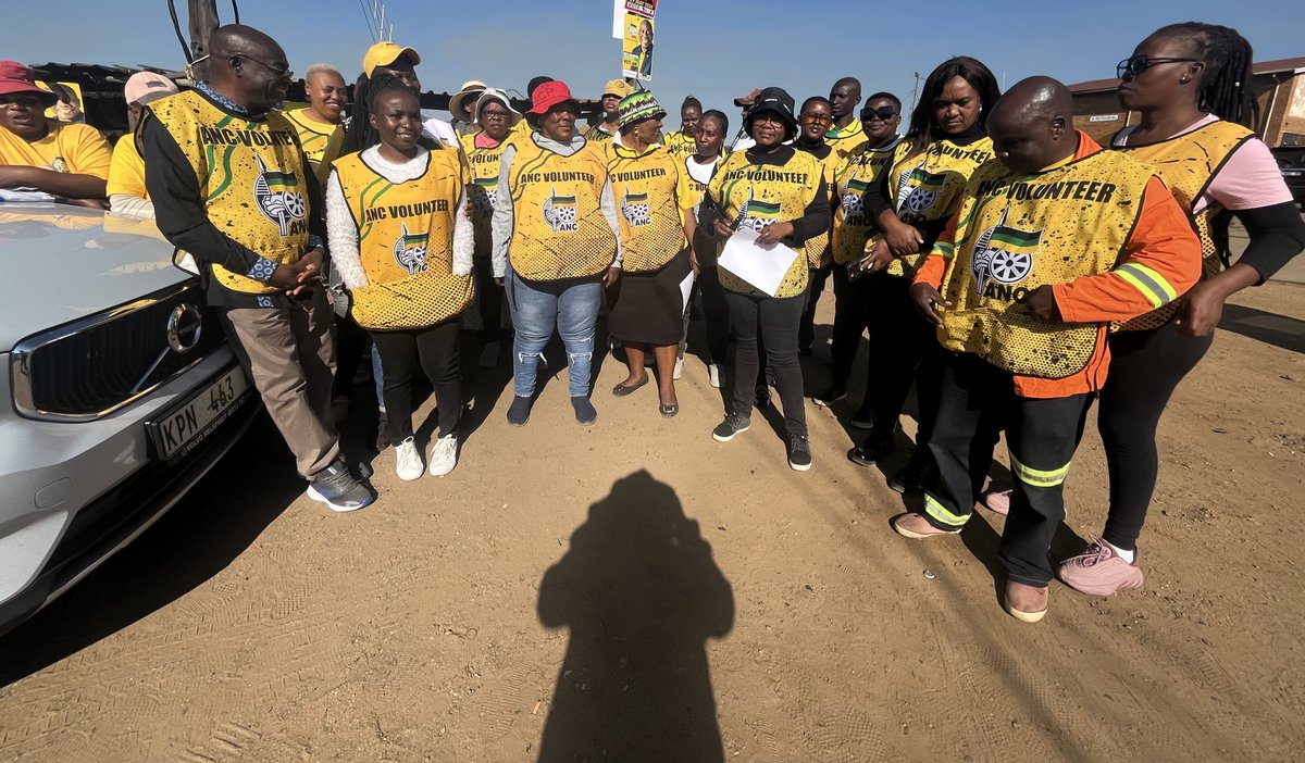 With Cde Dorris and Volunteers at Thaba Chweu - Ward 6 Simile Chamber VD, voter harvesting