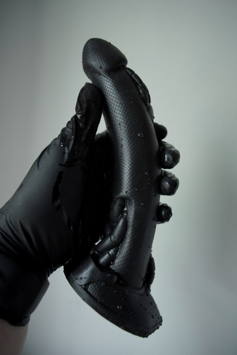 Magicwithin_'s tweet photo. Some photos with a lighter background to better see the details on HOLSTER ✨

The pattern makes it feel like holding a snake 👀

Although this might seem like our plainest model yet, we keep on finding new ways to use it ✨

#siliconedildo #adultfantasytoy #scifidildo https://t.co/1d4gH3NrLR