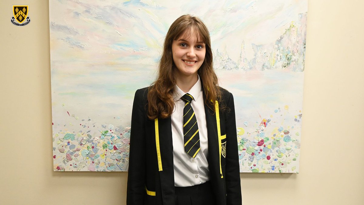 Congratulations to Third Year Emma Griffiths who has been selected as the Area Winner for Level 2 #French for the Anthea Bell Prize for Young Translators. 16,000 students participated across all of the levels and languages of the @QueensCollegeOx run competition. #SGSInspires