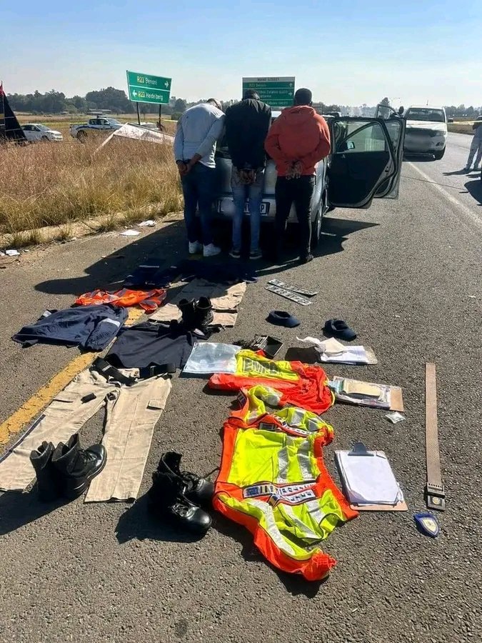 GTP, CPW and EMPD arrested 3 wanted Blue Lights suspects on multiple charges of robbery and murder on the R23, Brakpan. 

Vehicle, firearms & GTP uniforms were seized.