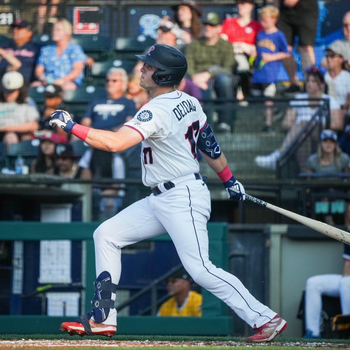 Sources: The Chicago White Sox have promoted OF Zach DeLoach to the Major Leagues following the injury of Eloy Jimenez. 

DeLoach is the White Sox's #29 prospect, according to MLB Pipeline and came to Chicago in the trade from Gregory Santos to the Mariners.