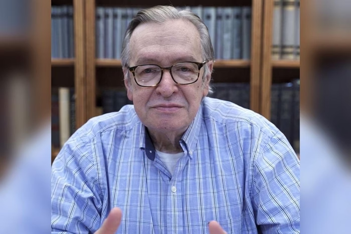 Metropoles's tweet photo. ➡  Testamento de Olavo de Carvalho exclui filha esquerdista

Firmado nos Estados Unidos em 2018, testamento do Olavo de Carvalho divide bens, direitos autorais e exclui filha de esquerda

Leia: https://t.co/sXmFNYpvT7 https://t.co/FnEWjwu77x