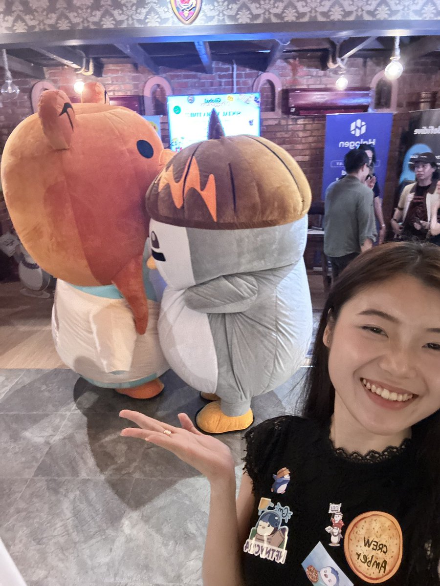 Amber_Leong's tweet photo. Attending a very harmonious event  
#BitcoinPizzaDay
#MYPizzaDAO
@pudgypenguins https://t.co/70HYjY2t9C
