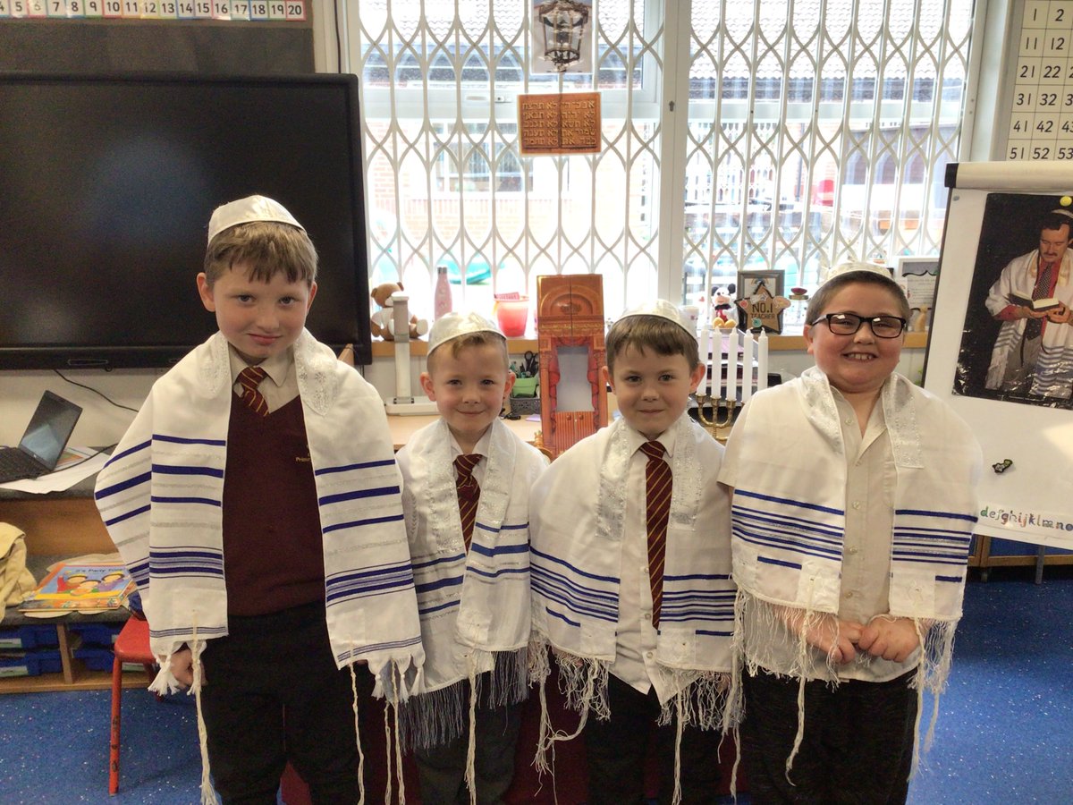Our KS1 classes are enjoying their Judaism Faith Experience today. #dreambuildgrow
