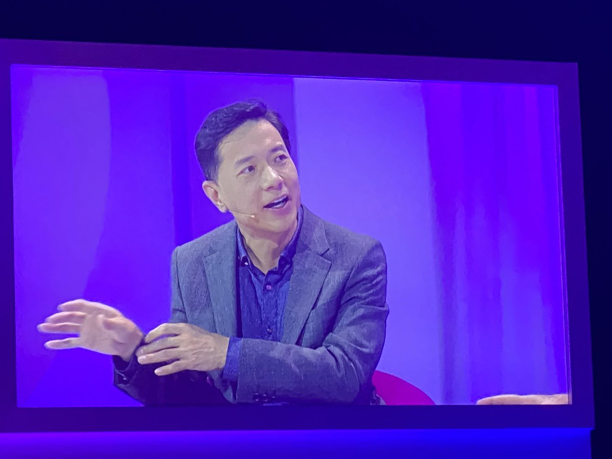 Patrice Laubignat (@plaubignat) on Twitter photo Ce moment où le CEO et co-fondateur de <a href="/Baidu_Inc/">Baidu Inc.</a> explique au français #MauriceLevy ancien patron de <a href="/PublicisGroupe/">Publicis Groupe</a> que sa vision n’est pas de transformer le monde via l’#IA … mais de chercher des réponses aux problèmes des gens en créant des Apps dotées de l’IA
#vivatech Ce moment où le CEO et co-fondateur de <a href="/Baidu_Inc/">Baidu Inc.</a> explique au français #MauriceLevy ancien patron de <a href="/PublicisGroupe/">Publicis Groupe</a> que sa vision n’est pas de transformer le monde via l’#IA … mais de chercher des réponses aux problèmes des gens en créant des Apps dotées de l’IA
#vivatech
