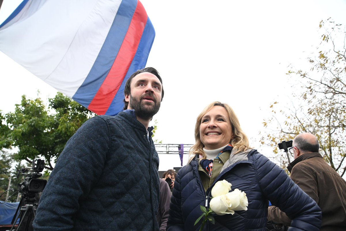 Hoy elegimos amanecer en Paysandú como homenaje al gran Jorge Larrañaga. Su amor por la Patria, a su vocación de servicio, a su liderazgo y sentido de unidad blanca. Somos seguidores de su mejor legado político. Nos enorgullece que su sector @alianzauy forme parte destacada