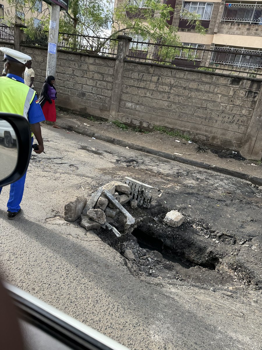 RobertAlai's tweet photo. Some dangerous hole too big to be called a pothole along Argwings Kodhek and near Four Points Sheraton (Hurlingham)

Hello @KURAroads, can you sort this mess? cc @kipmurkomen @MuriraKinoti https://t.co/npmzFy2GDA