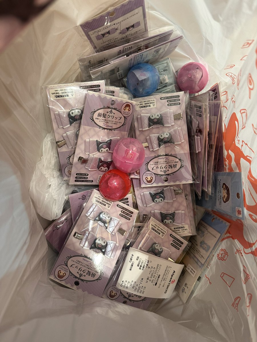 เมื่อวานกับวันนี้ตามหากิ๊บโบว์คุโรมิได้เกือบครบแล้วค่า😭 เดี๋ยวหิ้วของใครได้ถ่ายรูปส่งไปให้ค่ะ ส่วนลูกค้าที่ไม่ได้ทักไปคือยังหาไม่ได้นะคะ #เฟทอัพเดท